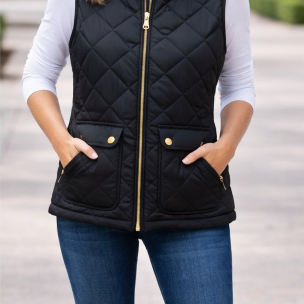 NWOT St. John’s Bay Women's Black Quilted Vest - Picture 2 of 7